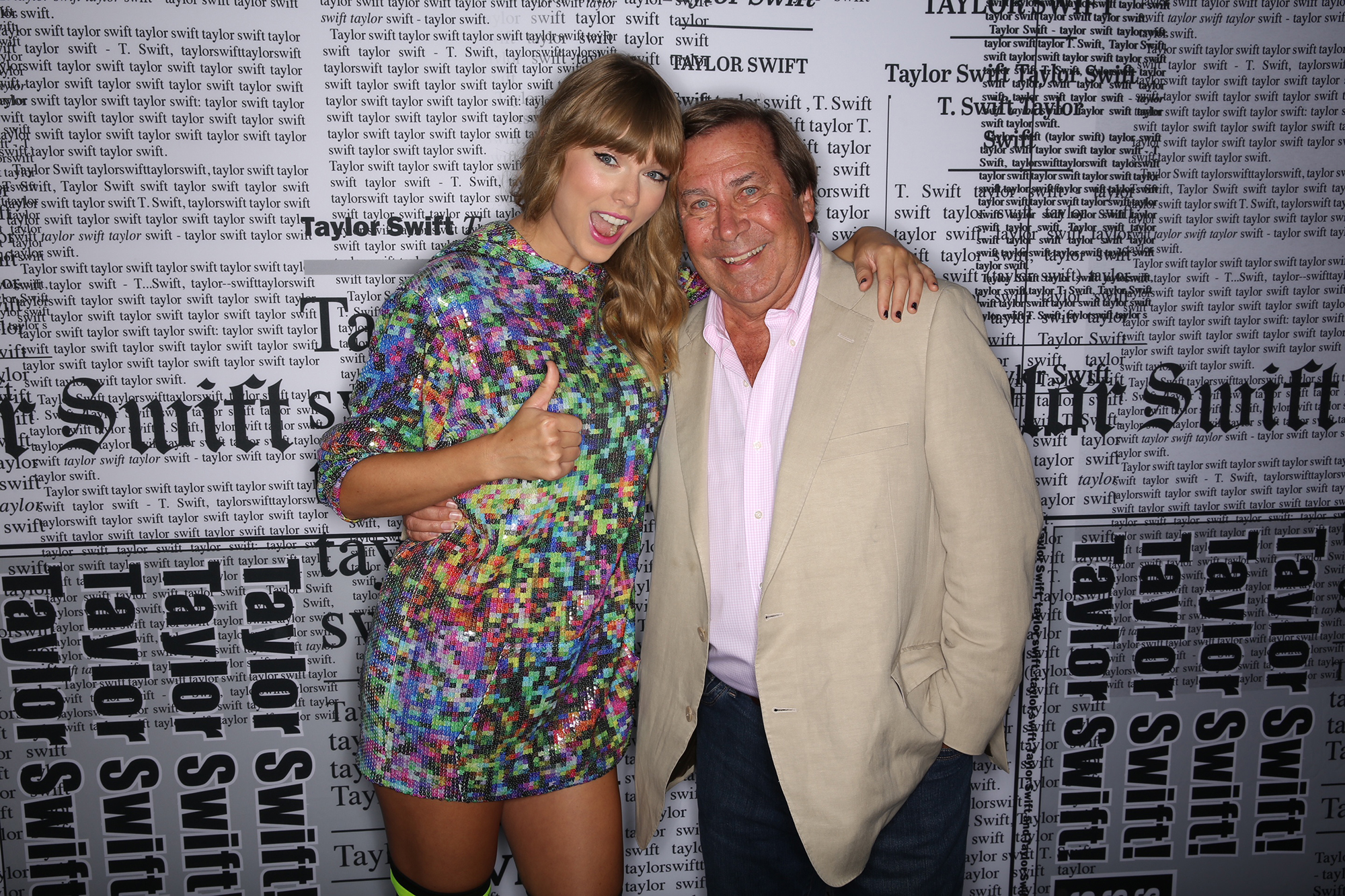 Taylor Swift Is All Smiles Meeting Dateline’s Dennis Murphy