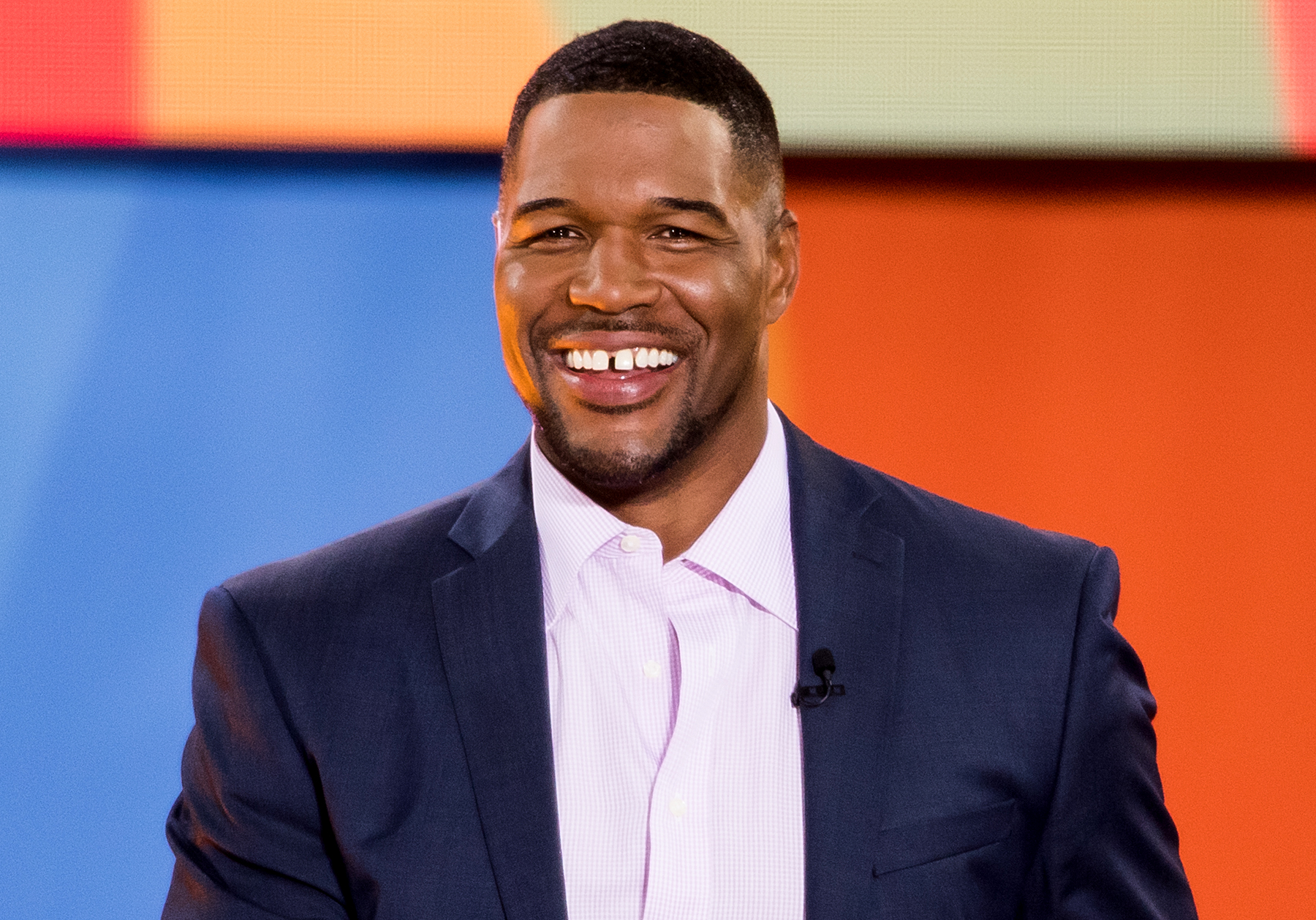 michael-strahan-kneel