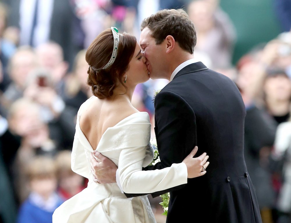 Princess-Eugenie-of-York-Jack-Brooksbank-kiss