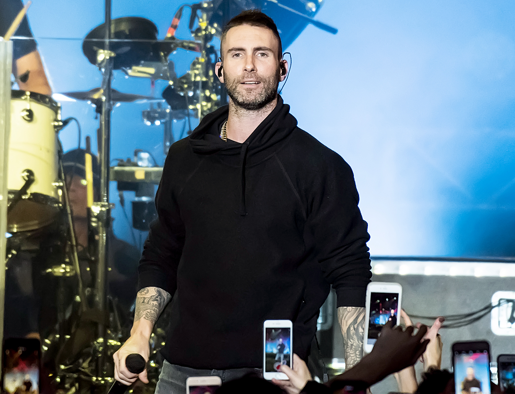Adam-Levine-super-bowl