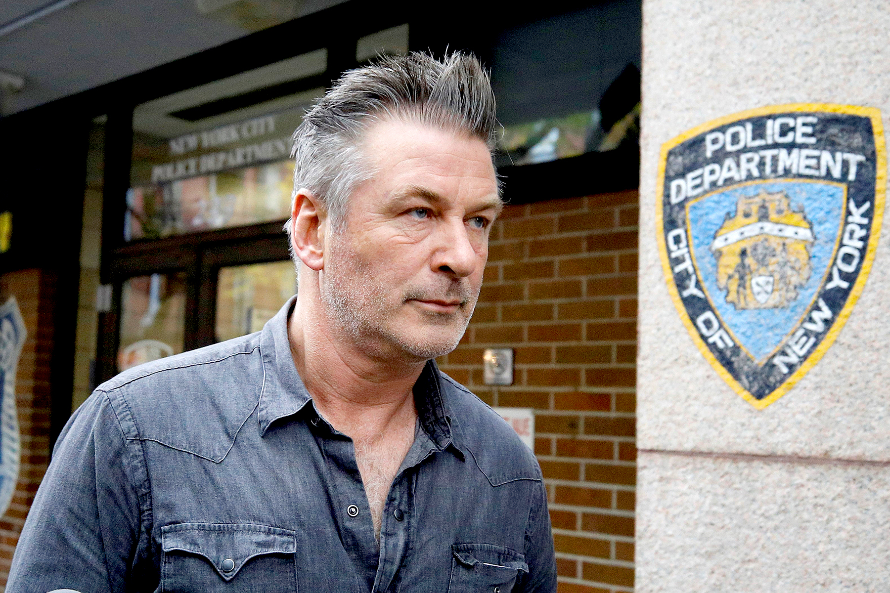 Alec-Baldwin-arrested