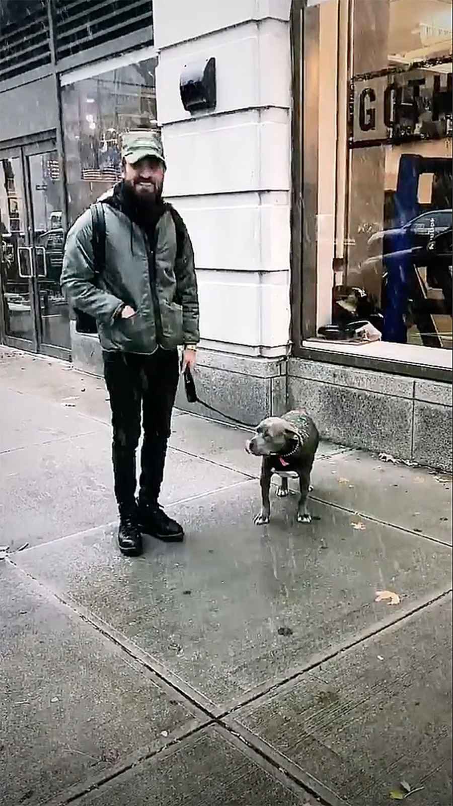 Justin Theroux with his dog