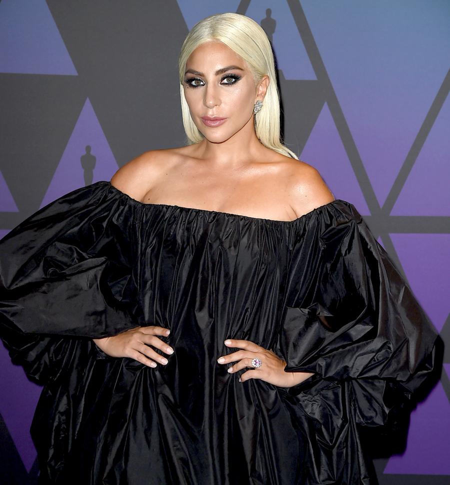 lady-gaga-shoulders