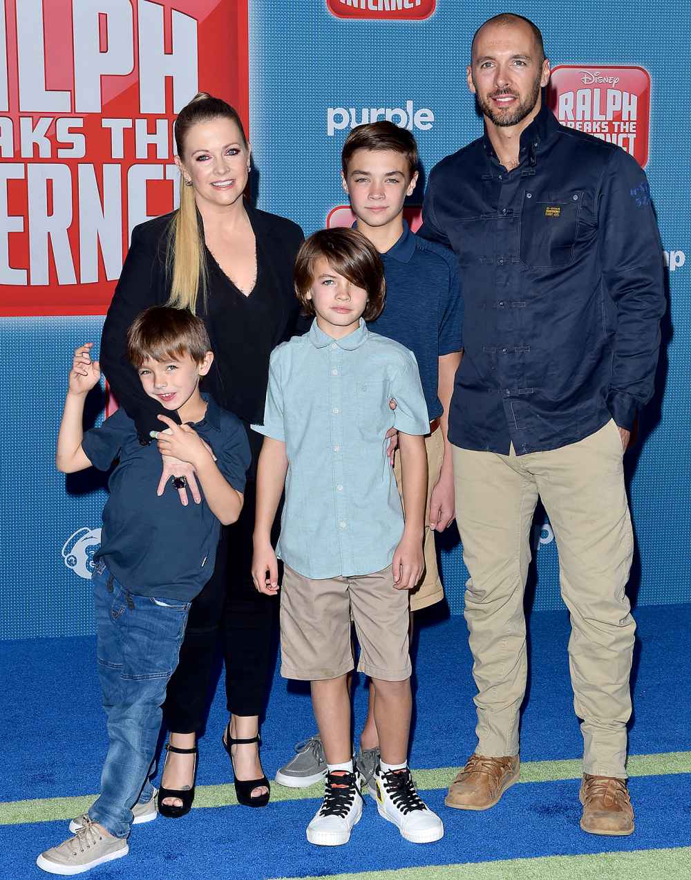 melissa-joan-hart-sons-santa