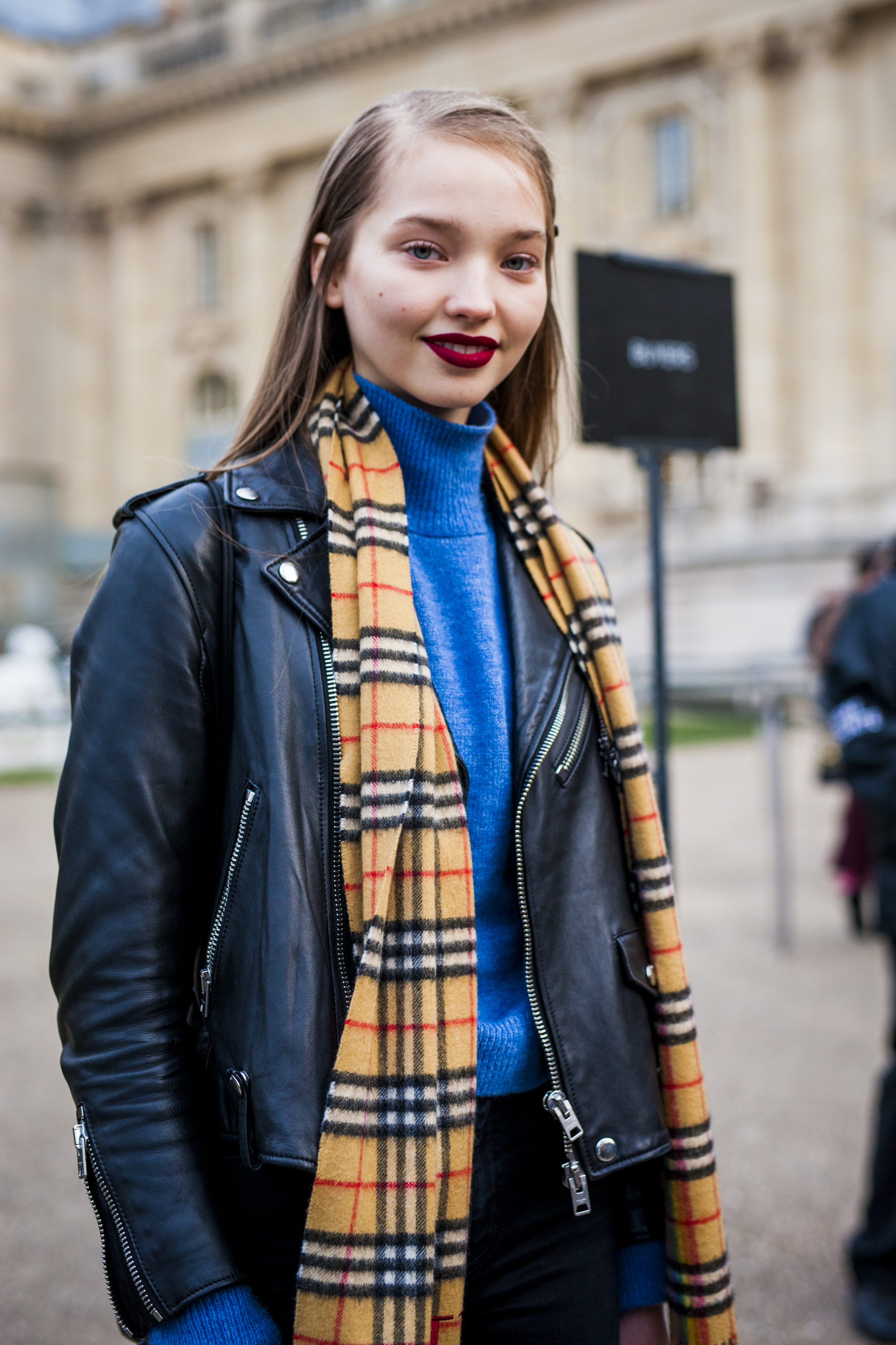 Street Style : Paris Fashion Week Womenswear Fall/Winter 2018/2019 : Day Three