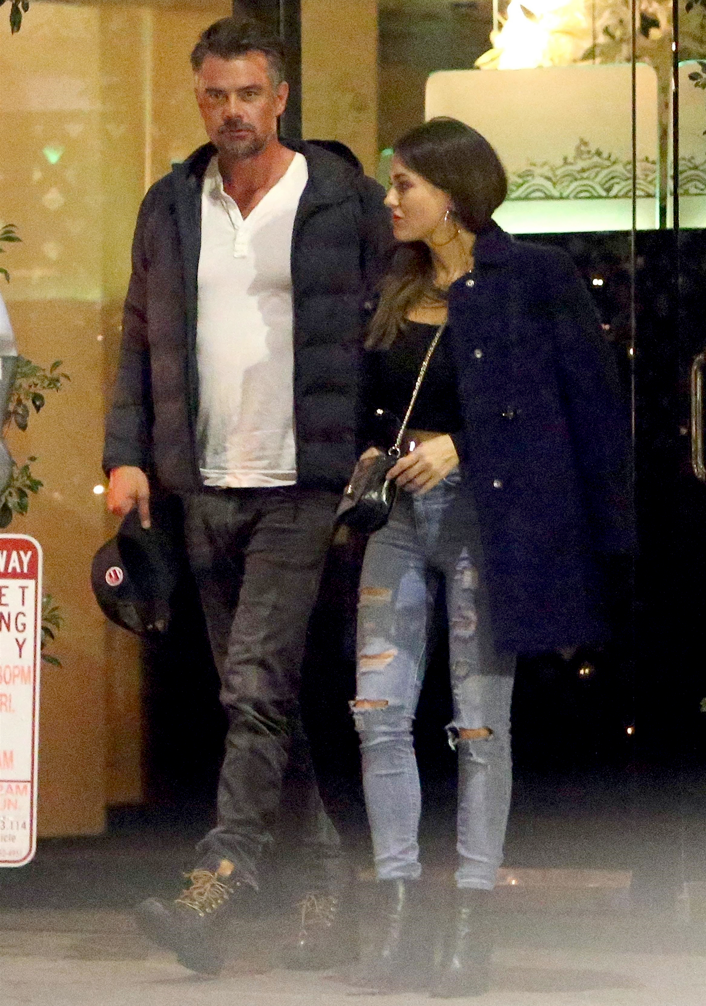 Josh-Duhamel-Spotted-Kissing-Mystery-Woman