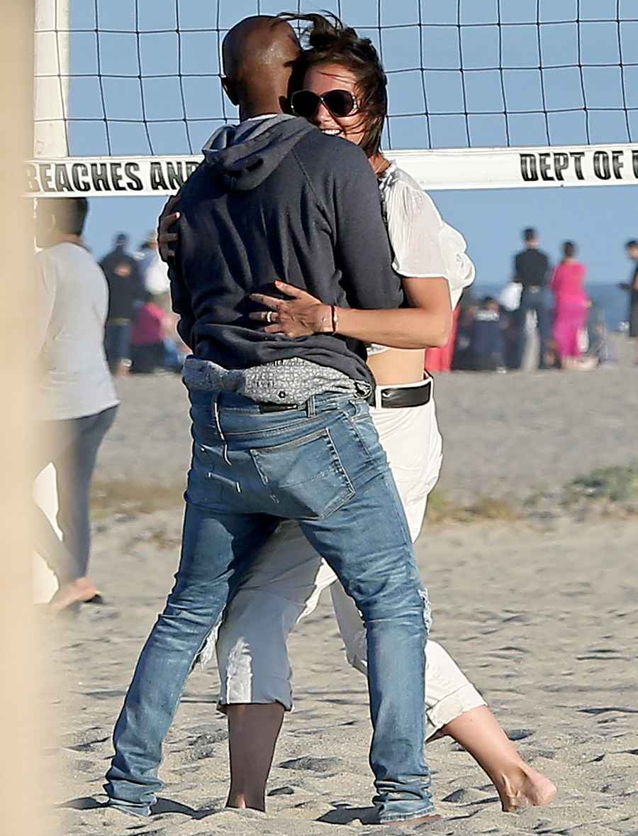 Katie-Holmes-and-Jamie-Foxx-beach-ring