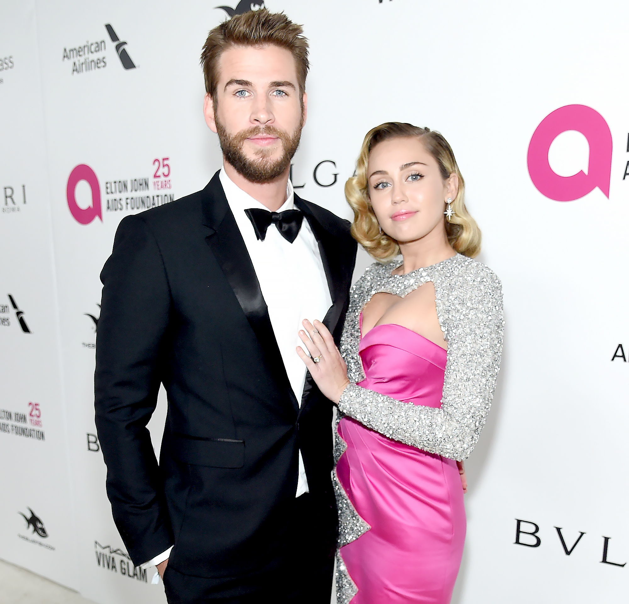 Liam-Hemsworth-and-Miley-Cyrus-animals-fire