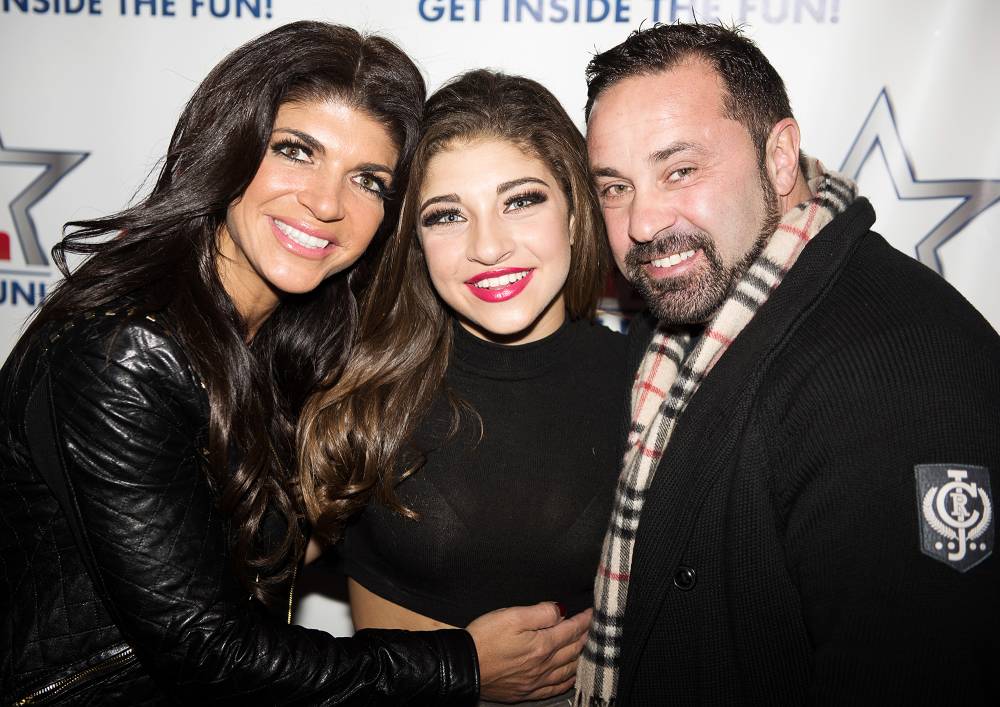 Teresa Giudice Daughters Visit Joe Giudice Prison Christmas