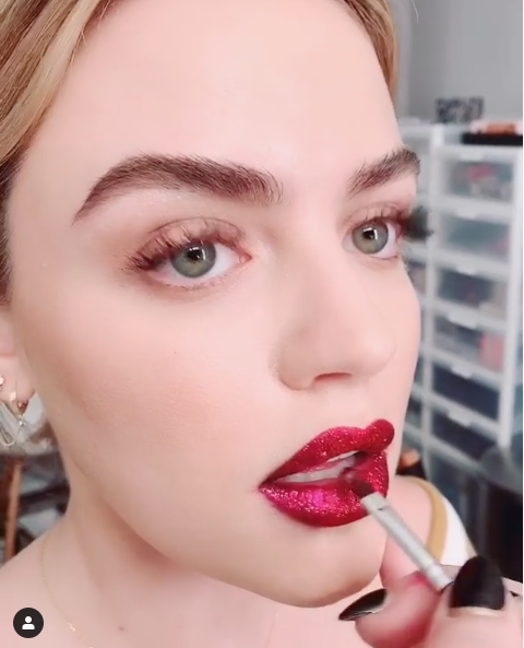 lucy hale glitter lip 01