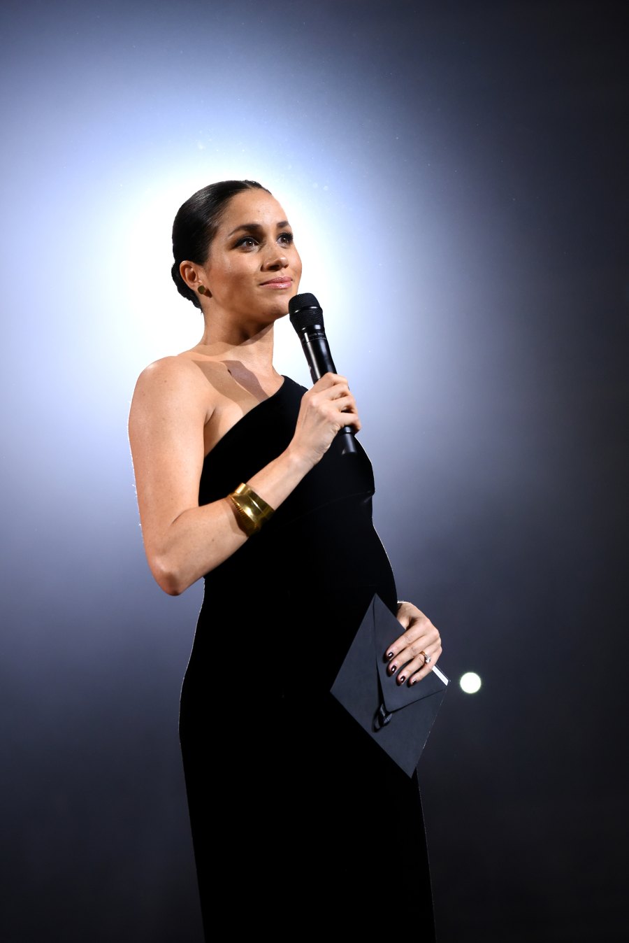 Pregnant Duchess Meghan Stuns in Black, Cradles Her Baby Bump at 2018 Fashion Awards: Pics