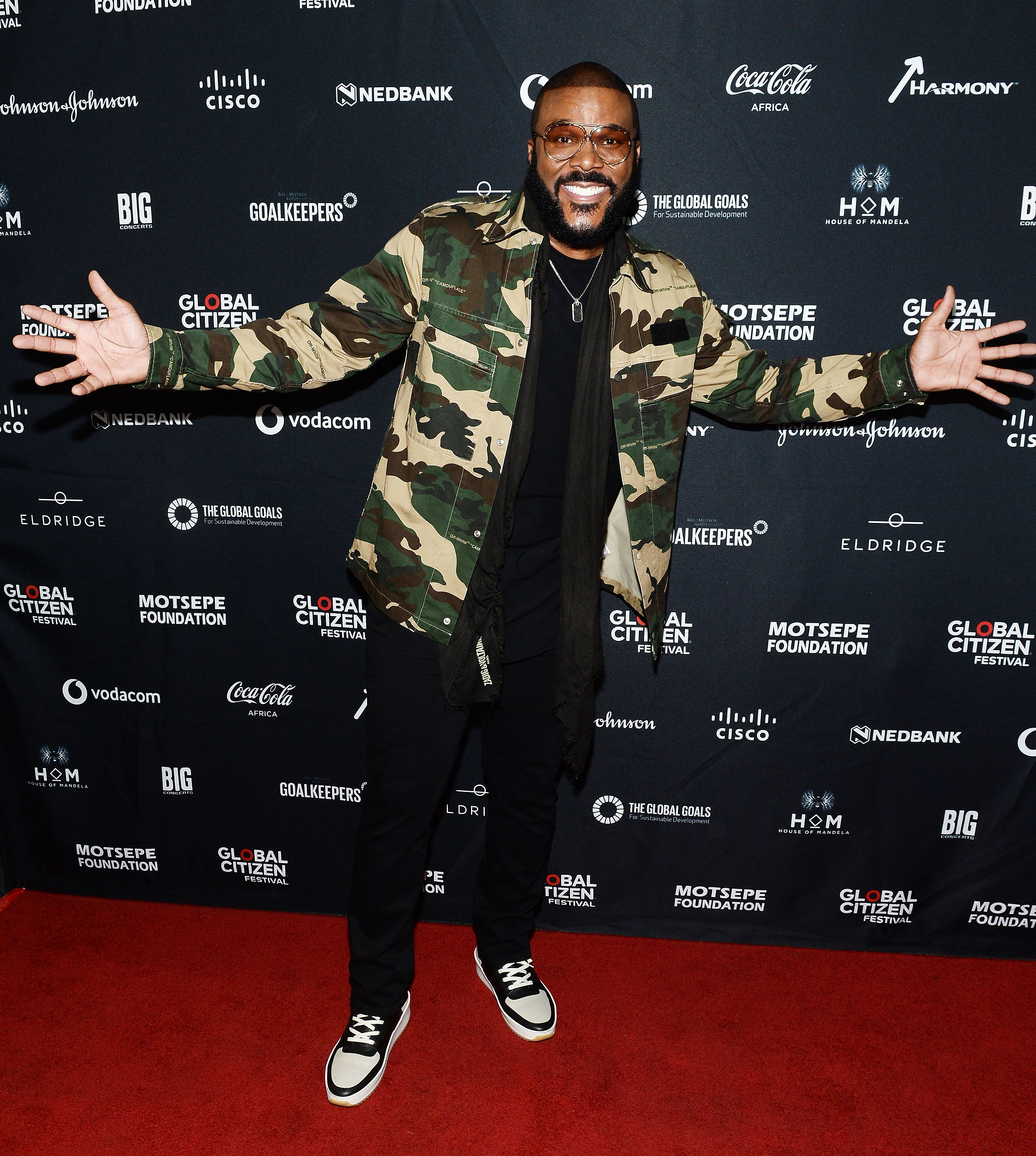 Tyler Perry Pays Off $434,000 in Walmart Layaways for 1,500 People