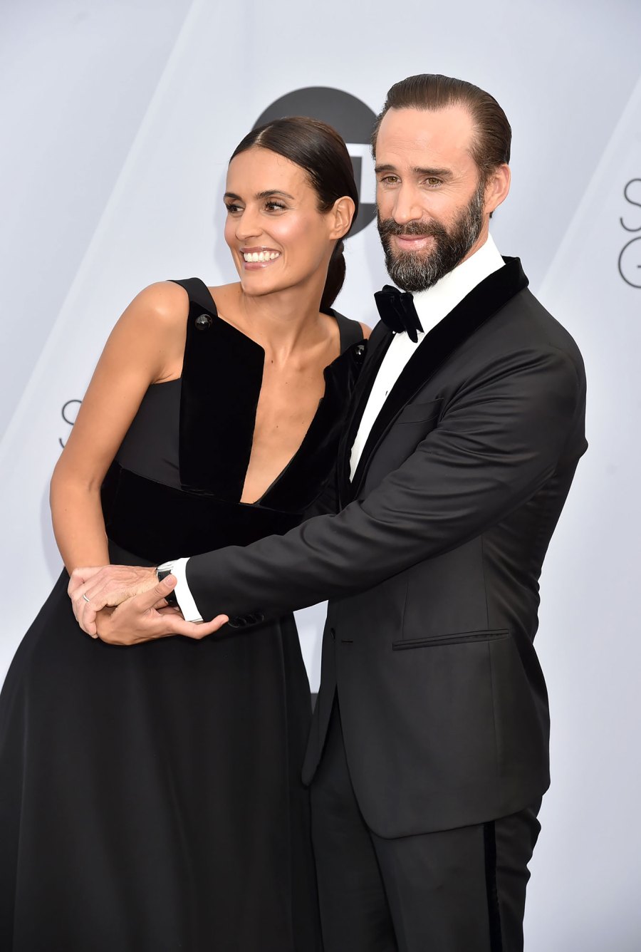 Maria-Dolores-Dieguez-and-Joseph-Fiennes-SAG-Awards-2019