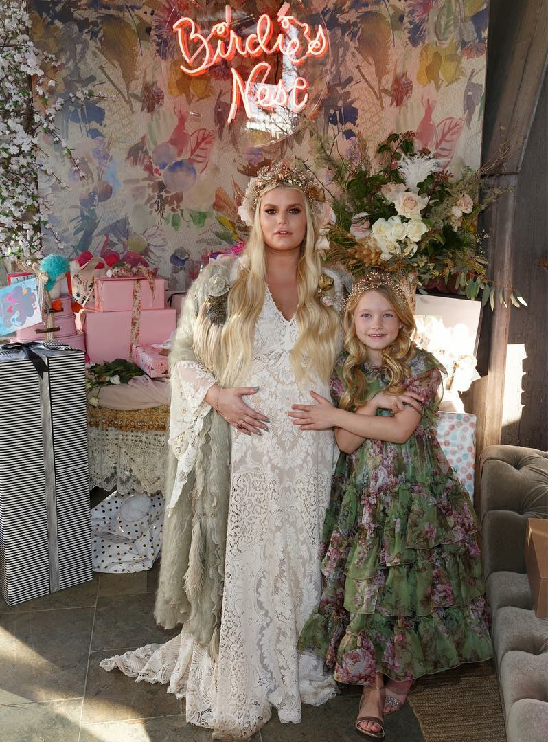 The Secret to Jessica Simpson's Baby Shower Maternity Look