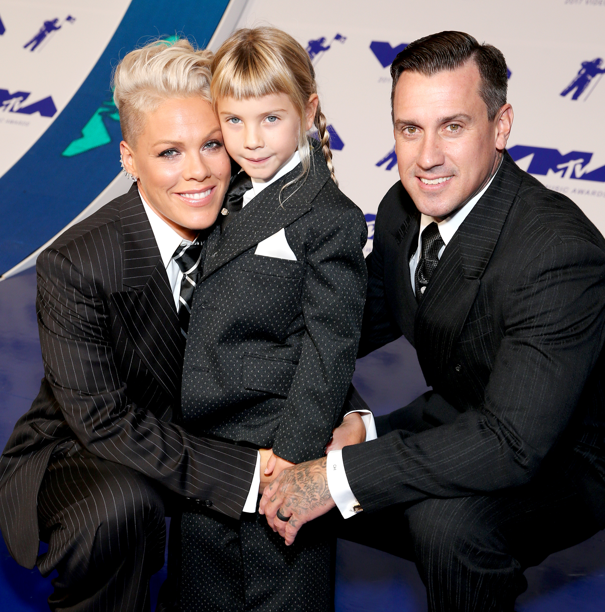 carey-hart-pink-willow-rifle-shooting