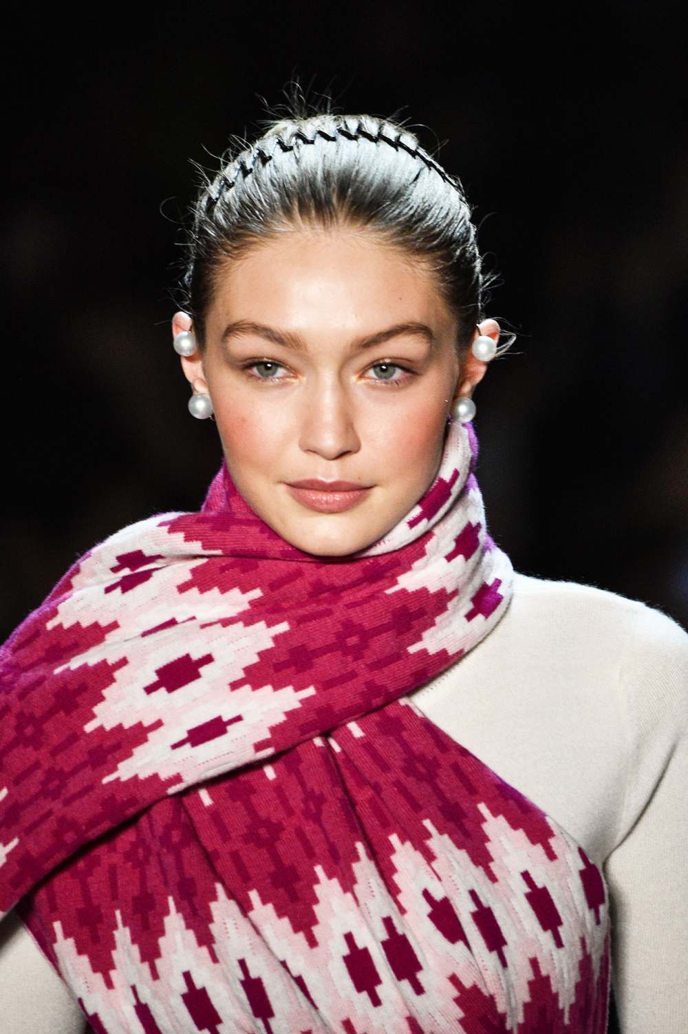 gigi hadid Chrissy Teigen Hilariously Rocks the '90s Accordion Headband