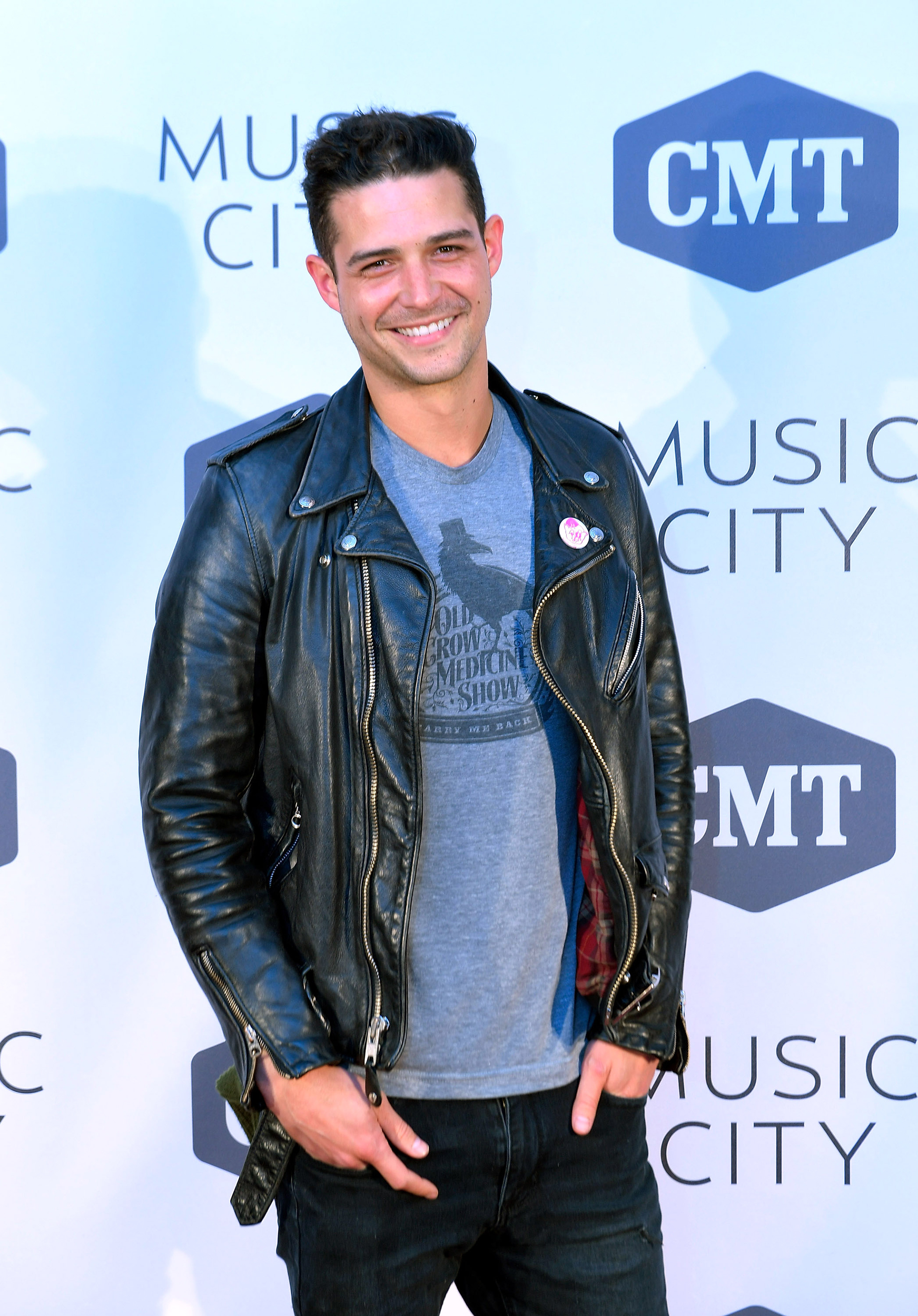 Wells Adams should have invited miley cyrus wedding