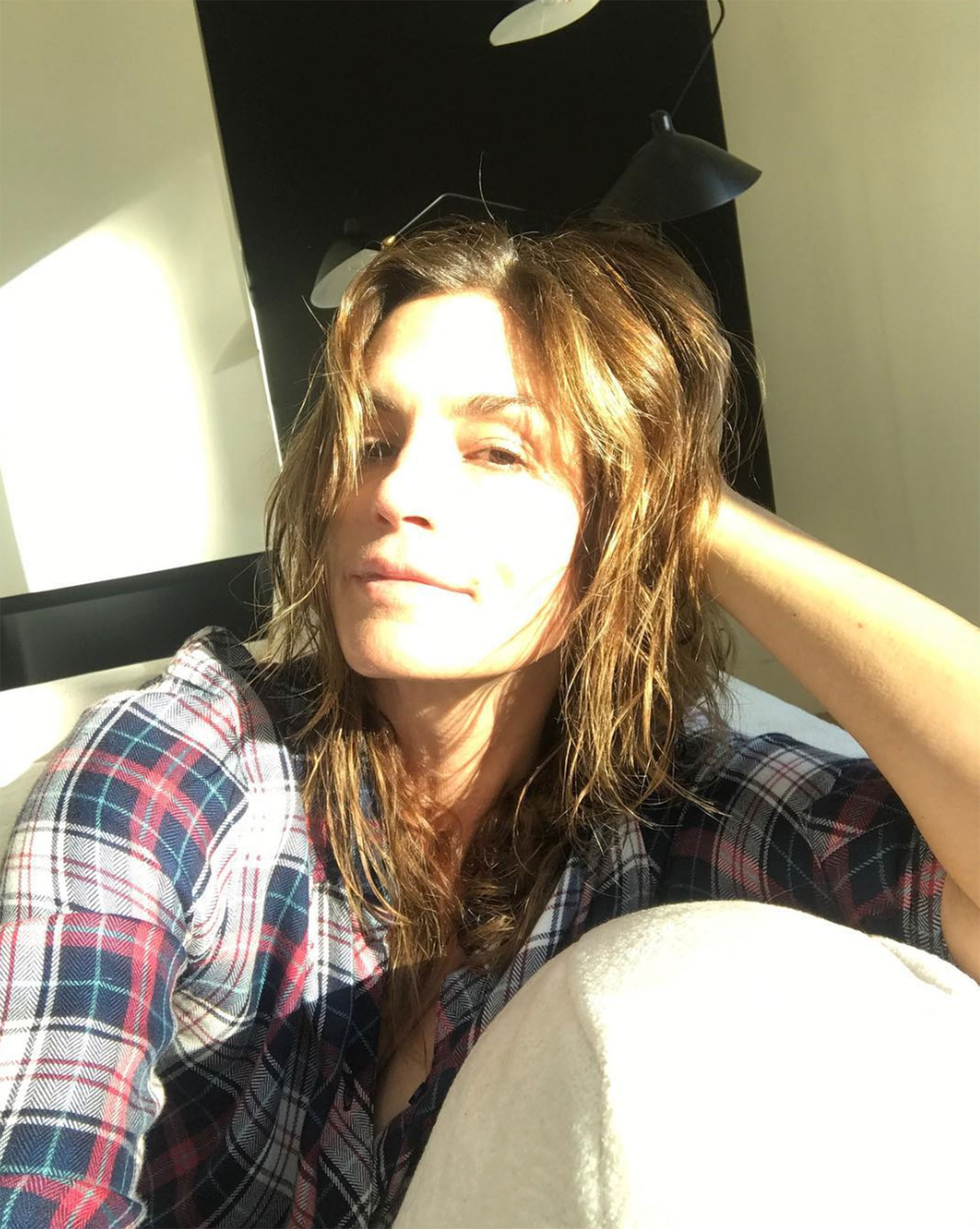Birthday Girl Cindy Crawford Is the No-Makeup Selfie Queen