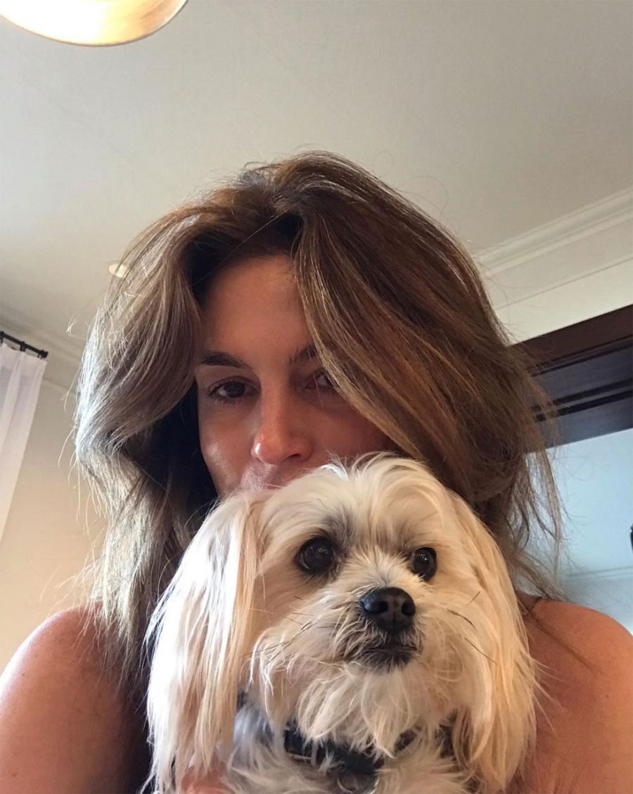 Birthday Girl Cindy Crawford Is the No-Makeup Selfie Queen