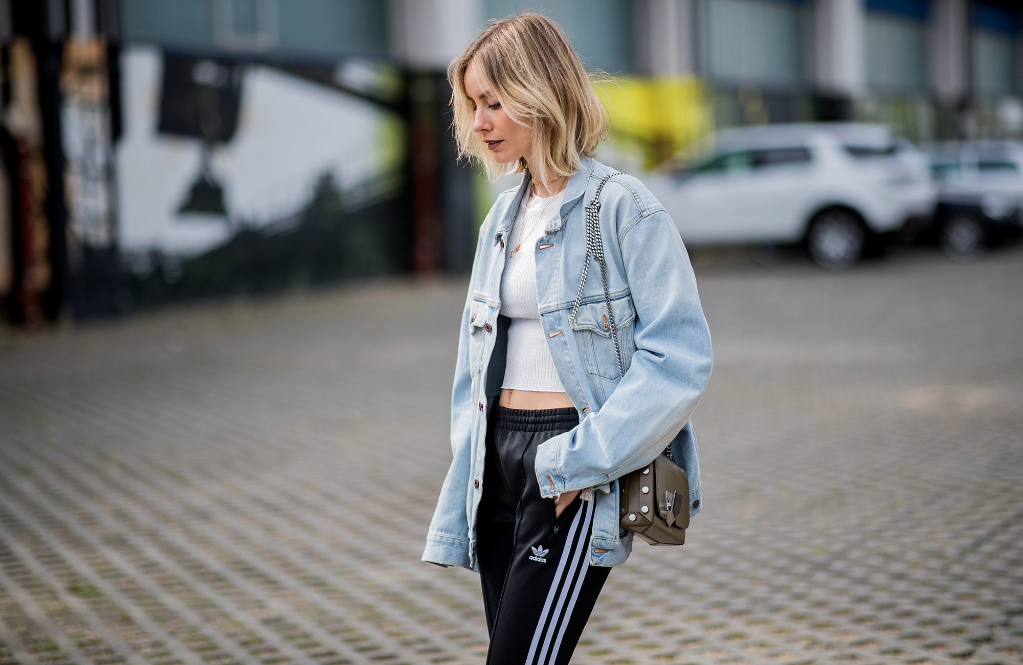 Model Adidas Pants