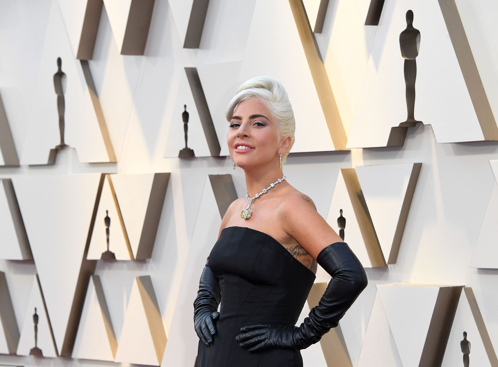 oscars 2019 Lady Gaga Lady Gaga’s 2019 Oscars Necklace Looks Just Like the One Kate Hudson’s