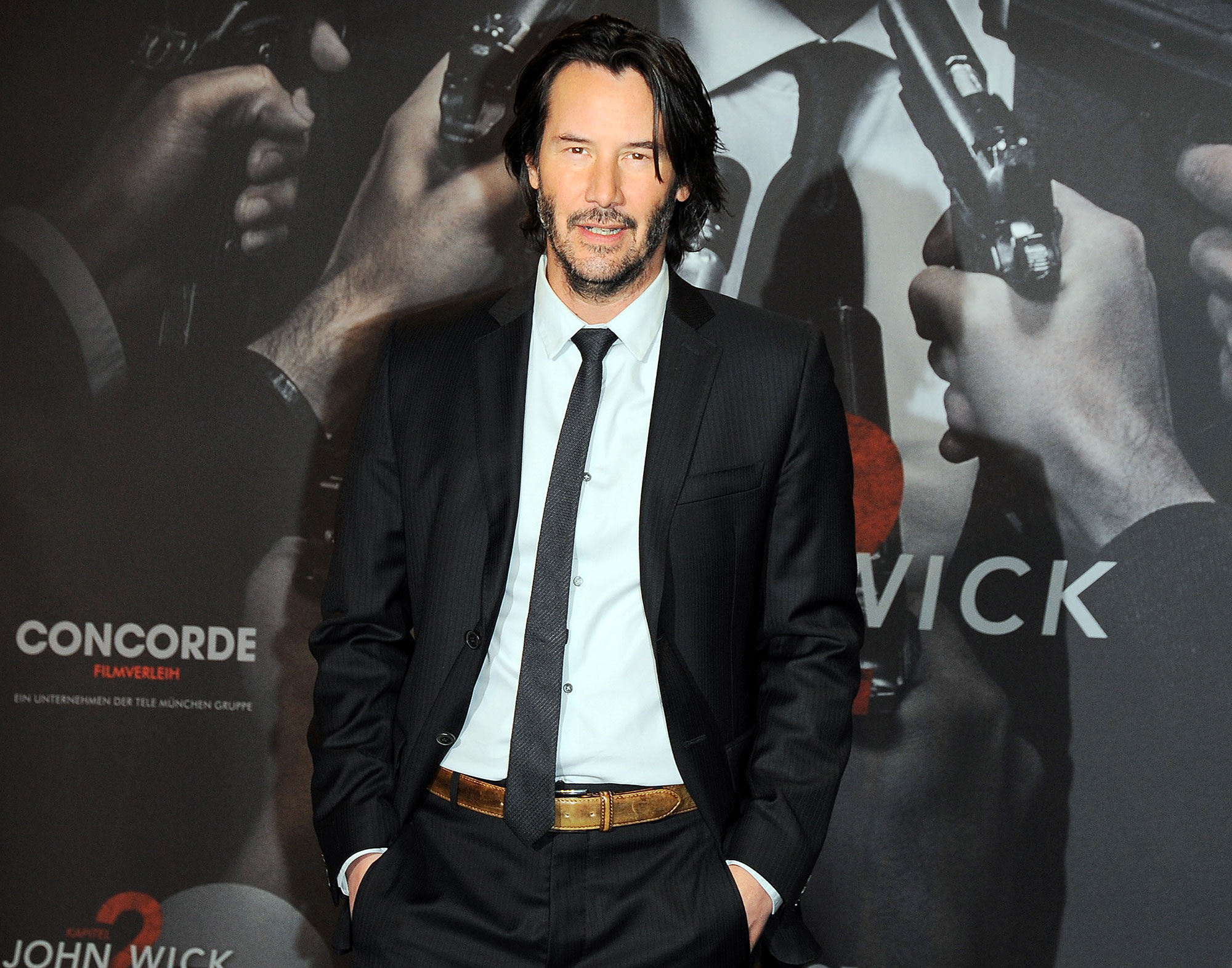 Keanu Reeves Aids Passengers Airplane Emergency Landing