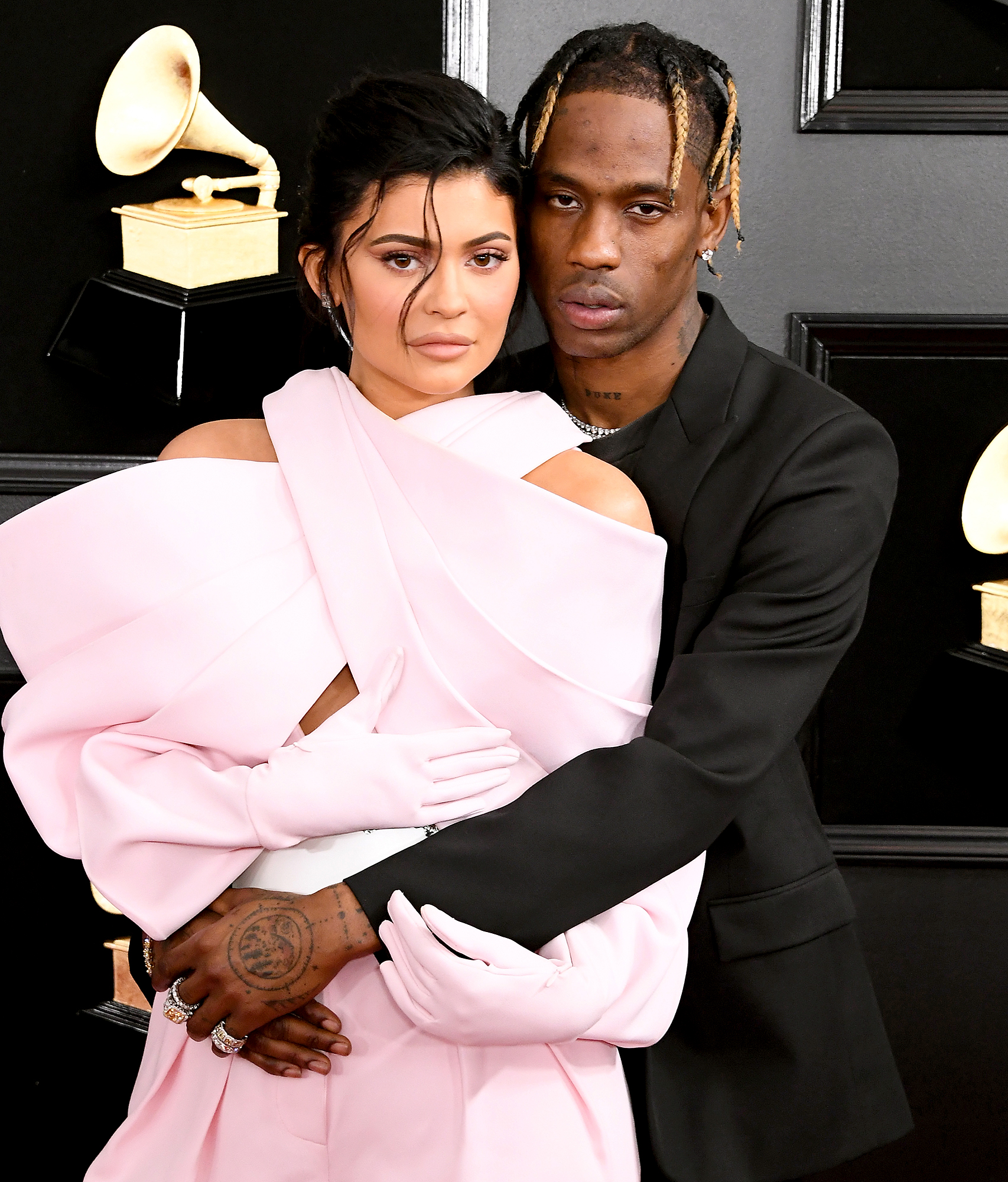 travis-scott-wears-kylie-jenner-sweatshirt