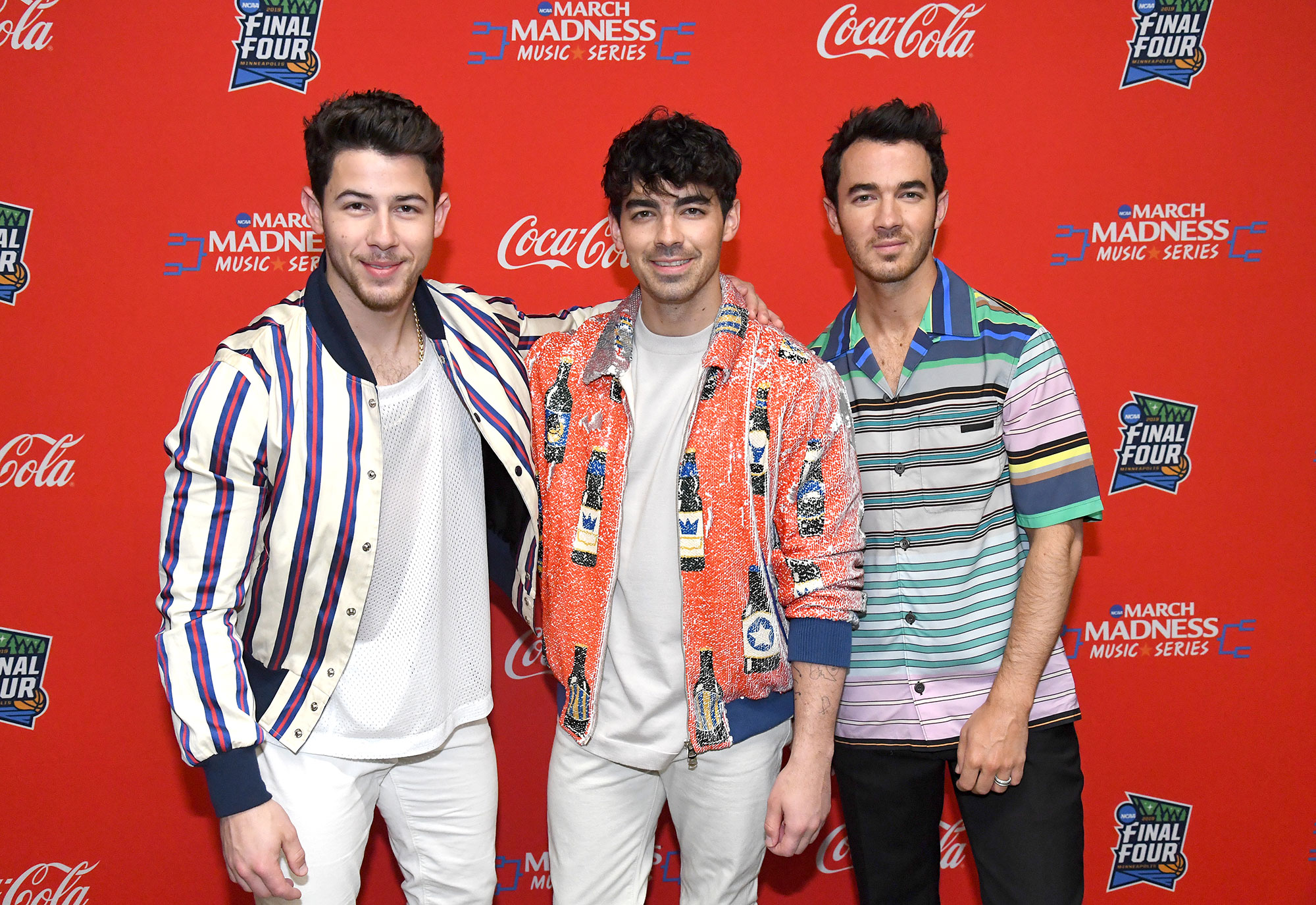 Jonas Bros Happiness Begins
