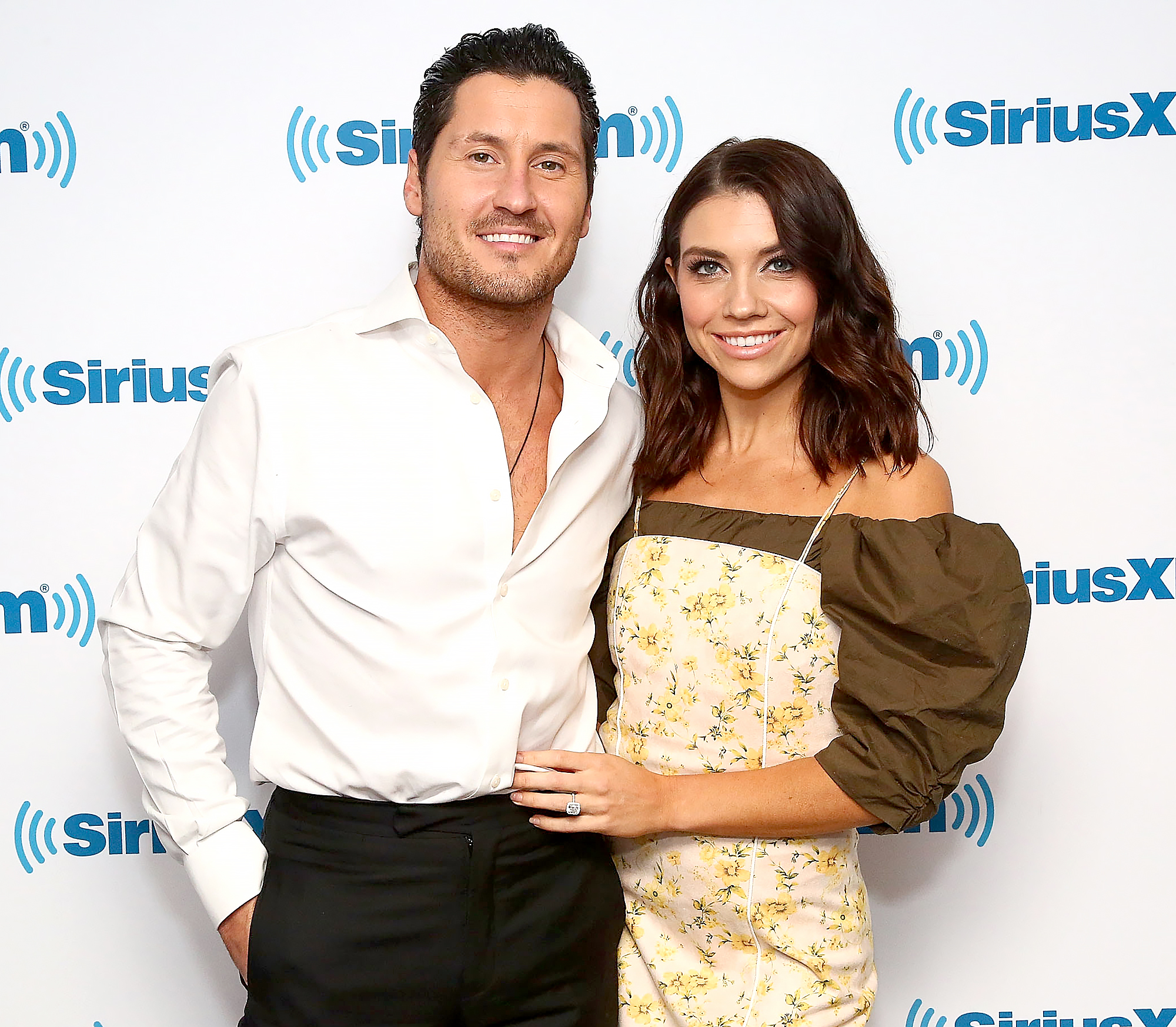 Val-Chmerkovskiy-Jenna-Johnson-honeymoon