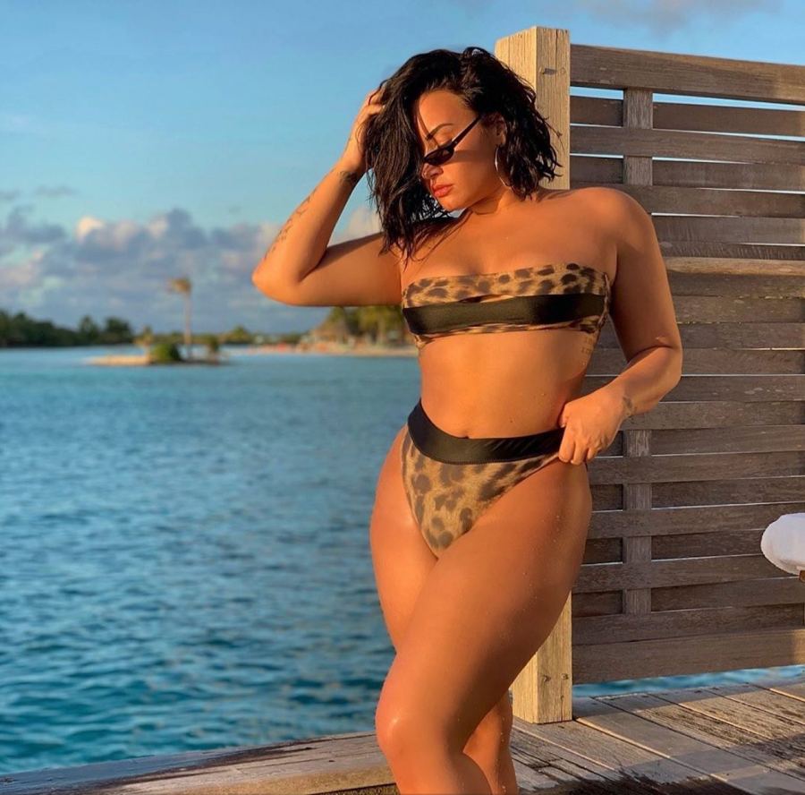 Demi-Lovato-bora-bora-bikini