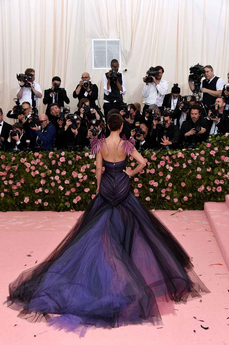 Katie Holmes Arrives With Jamie Foxx Met Gala 2019 Pink Carpet