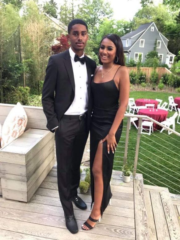 Sasha Obama Goes to Prom, Michelle Obama and Malia Obama Pop in for Family Pictures