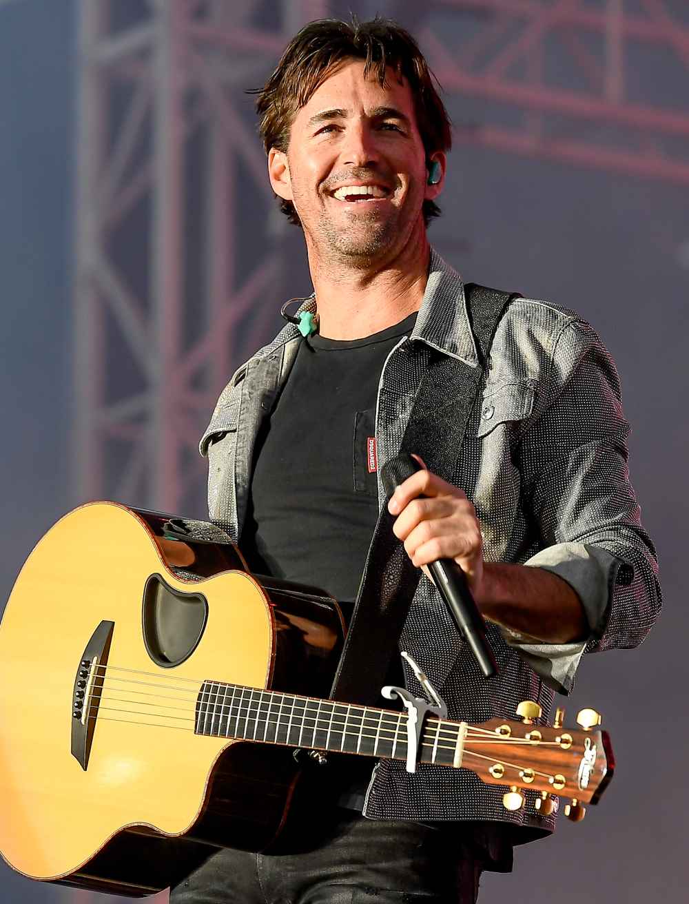 Jake-Owen-Claps-Back-at-Anti-LGBTQ-Commenter