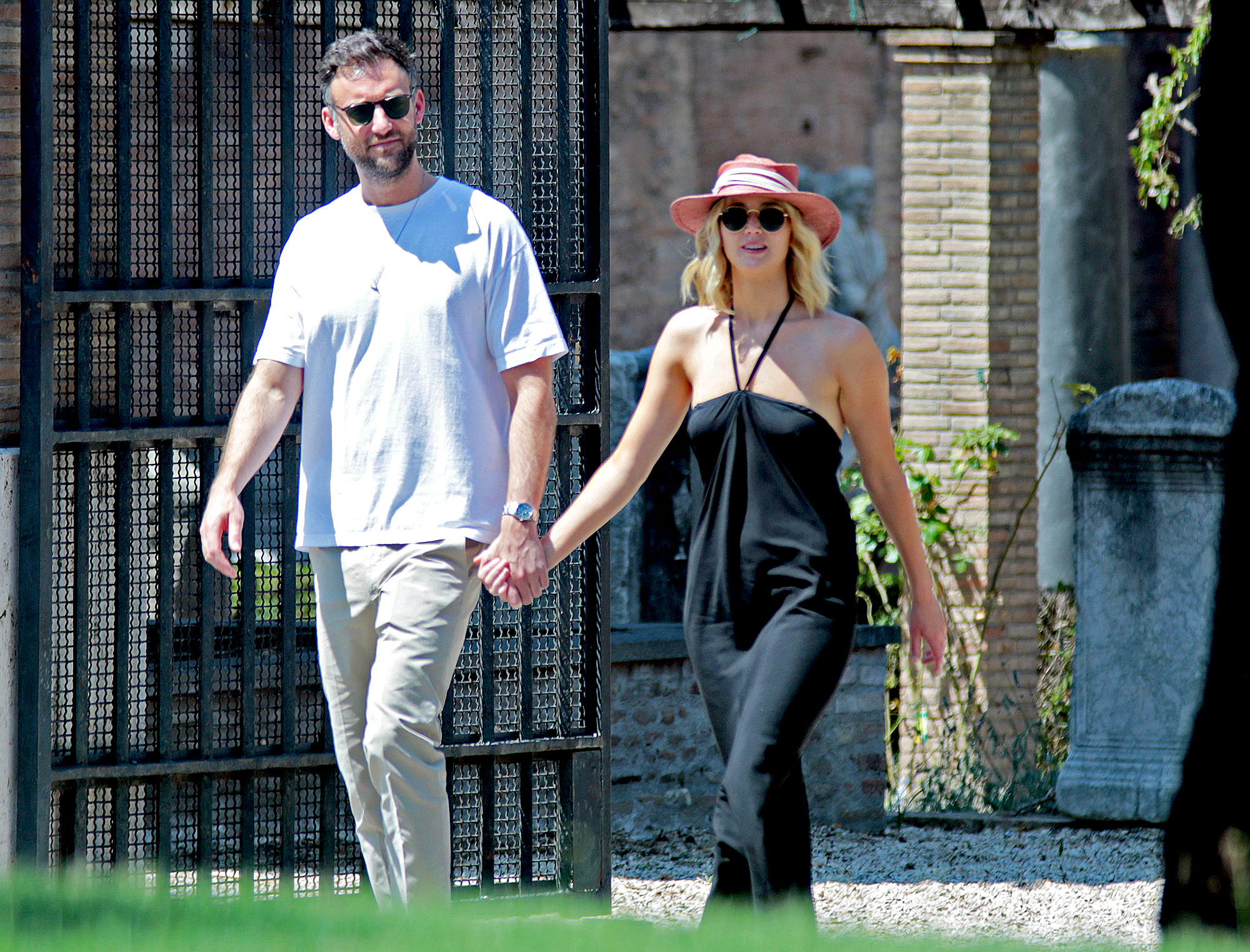 Jennifer-Lawrence-talks-wedding-with-Cooke-Maroney