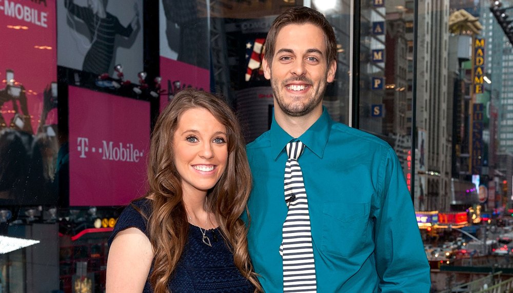 Jill Duggar and Derick Dillard Read Kama Sutra and Play a Sex Game to Celebrate Their 5th Anniversary Extra New York Studios Navy Dress Teal Shirt