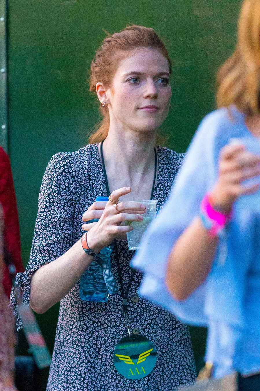 Rose Leslie Music Festival Kit Harington Continues Treatment