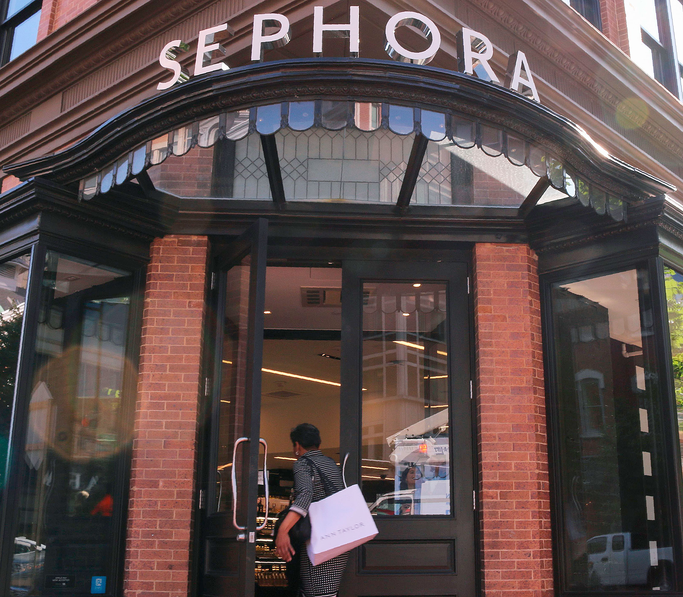Sephora Closing Stores