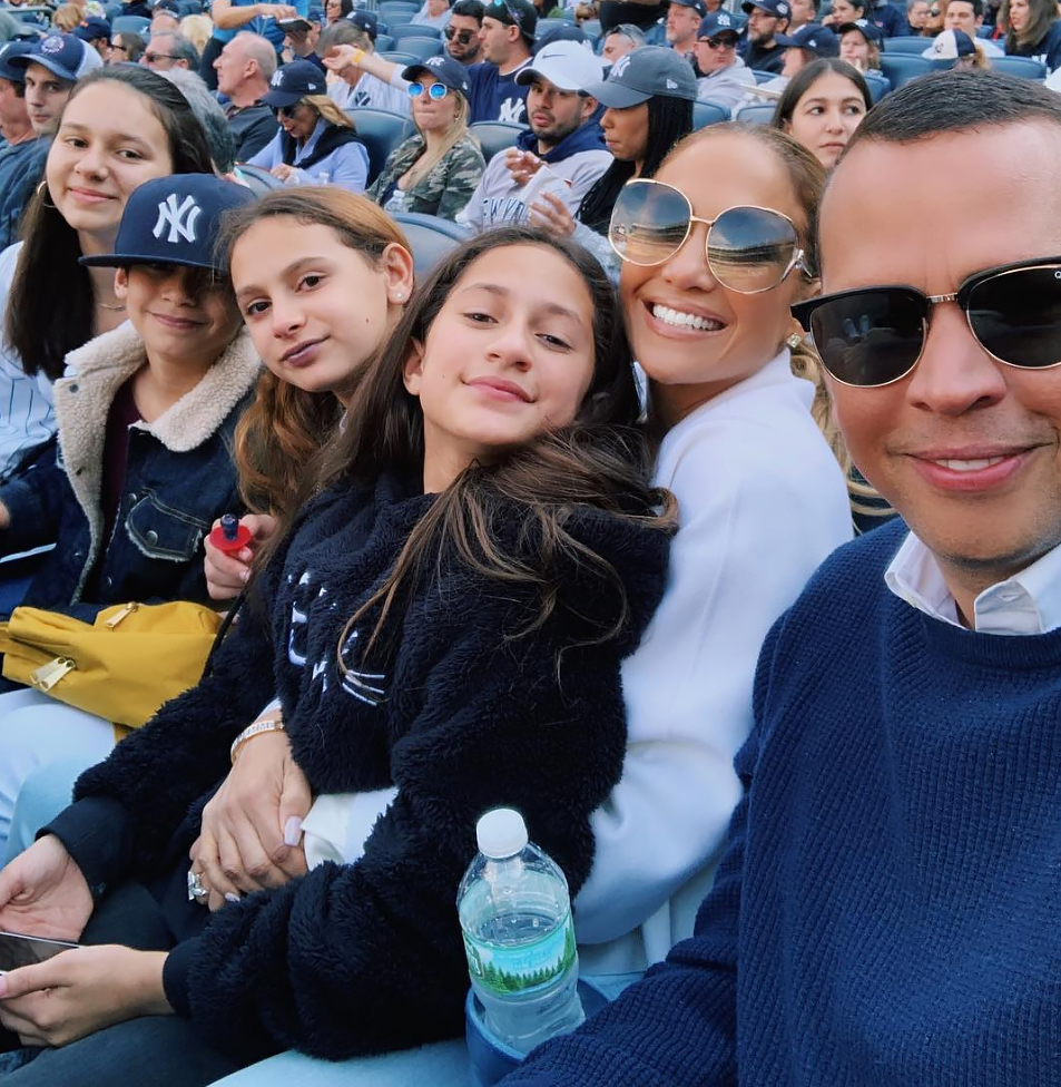 Alex-Rodriguez-Dances-With-Daughters-At-Jennifer-Lopez-Concert