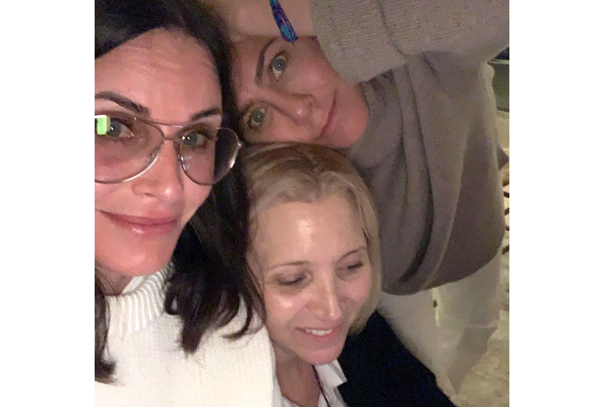 Jennifer-Aniston-Courtney-Cox-Lisa-Summer-Vacation