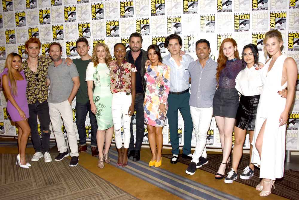 Riverdale-cast-honors-Luke-Perry-filming-Season-4