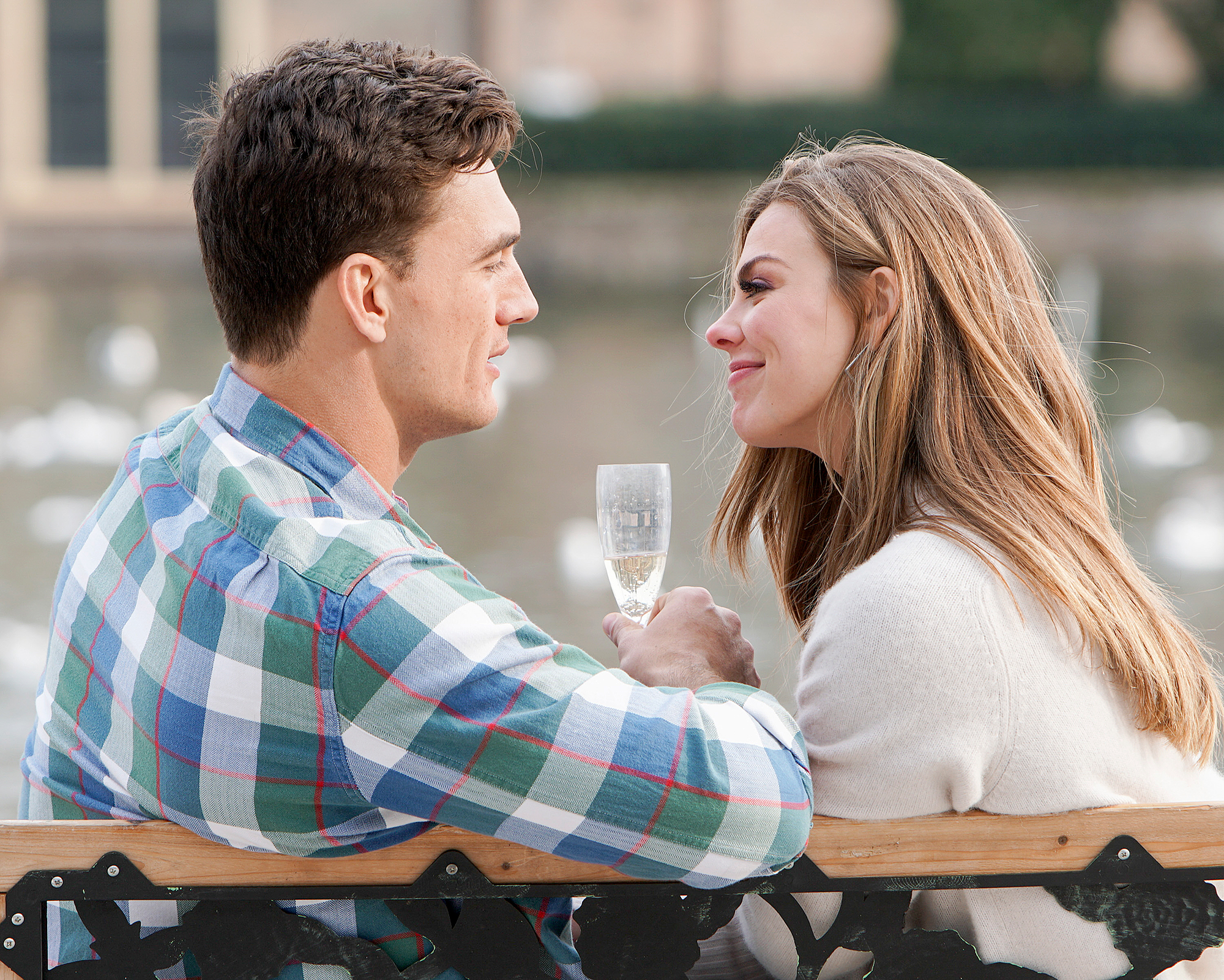 Hannah-Brown-Invites-Tyler-Cameron-Over-for-a-Date