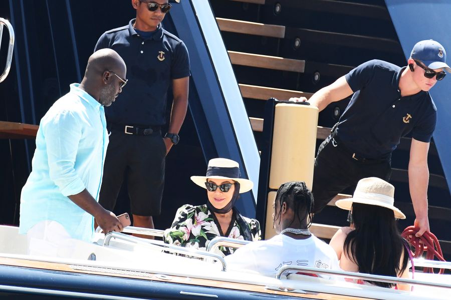 Kylie-Jenner-Vacations-Italy-Travis-Scott-and-Family-Birthday