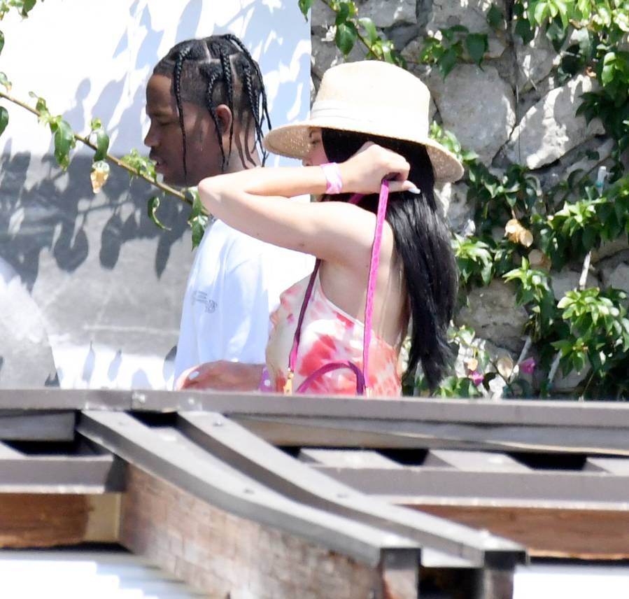 Kylie-Jenner-Vacations-Italy-Travis-Scott-and-Family-Birthday