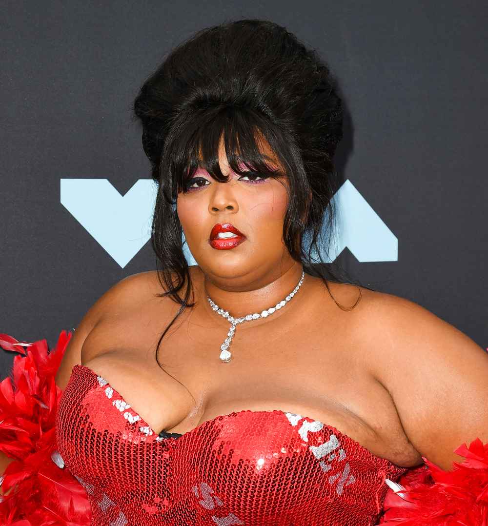 Lizzo-diamond-necklace-VMAs-2019-2