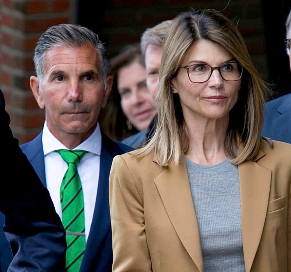 Lori-Loughlin-Mossimo-Giannulli-leave-court