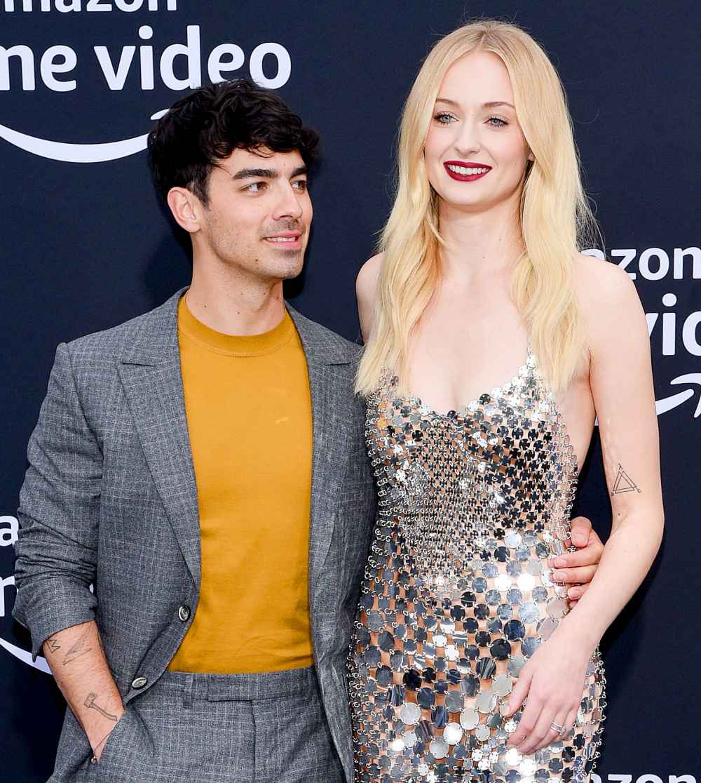 Sophie-Turner-Surprises-Joe-Jonas-With-Birthday-Cake-During-Concert