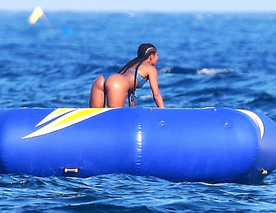 Gabrielle-Union-butt-shot-bikini