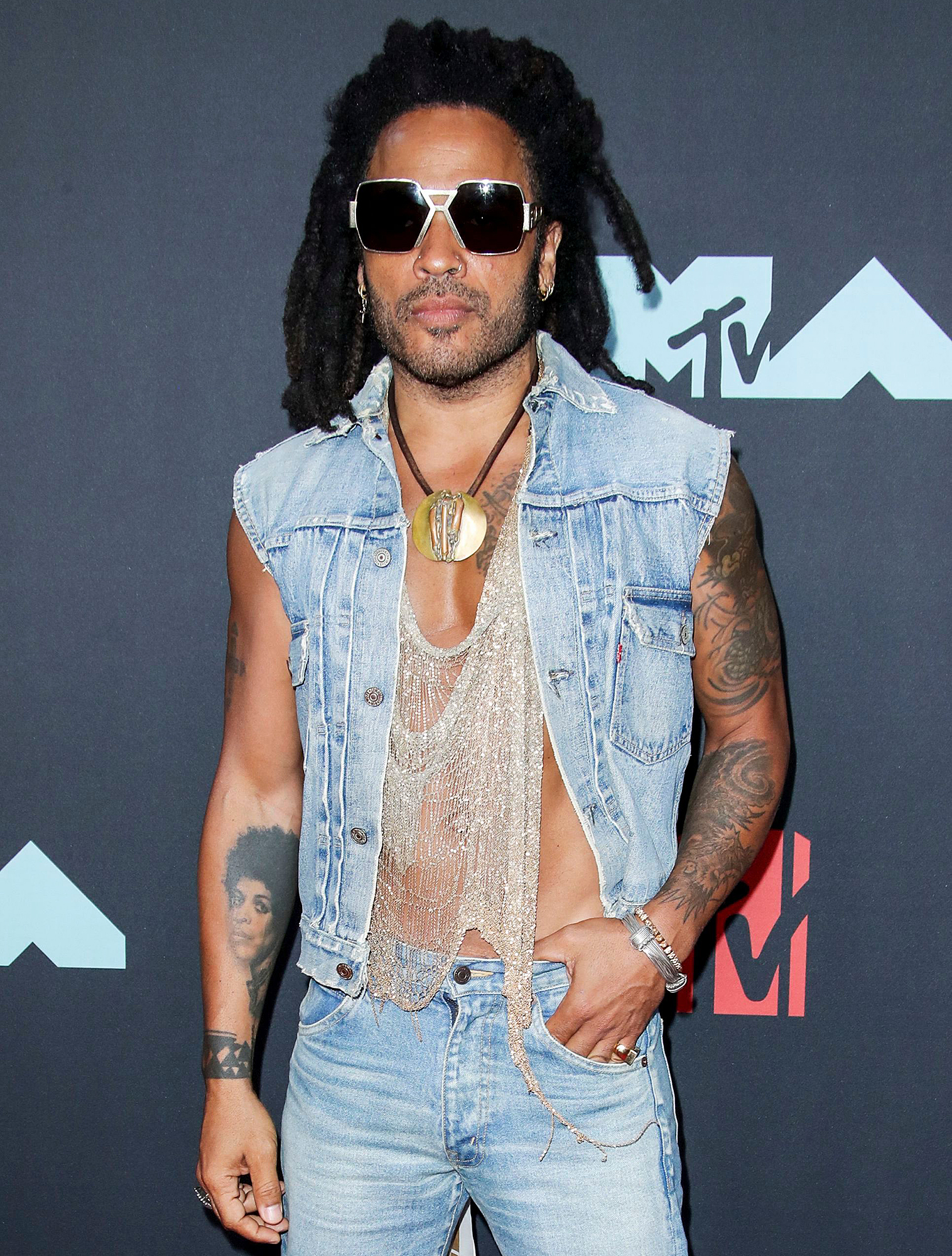lenny-kravitz-lost-sunglasses