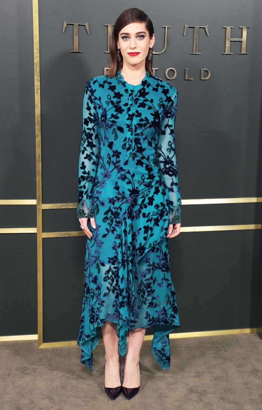 Celebs Wearing Chloe - Lizzy Caplan