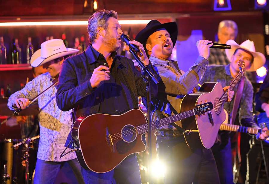 Garth-Brooks-and-Blake-Shelton-CMAs-2019